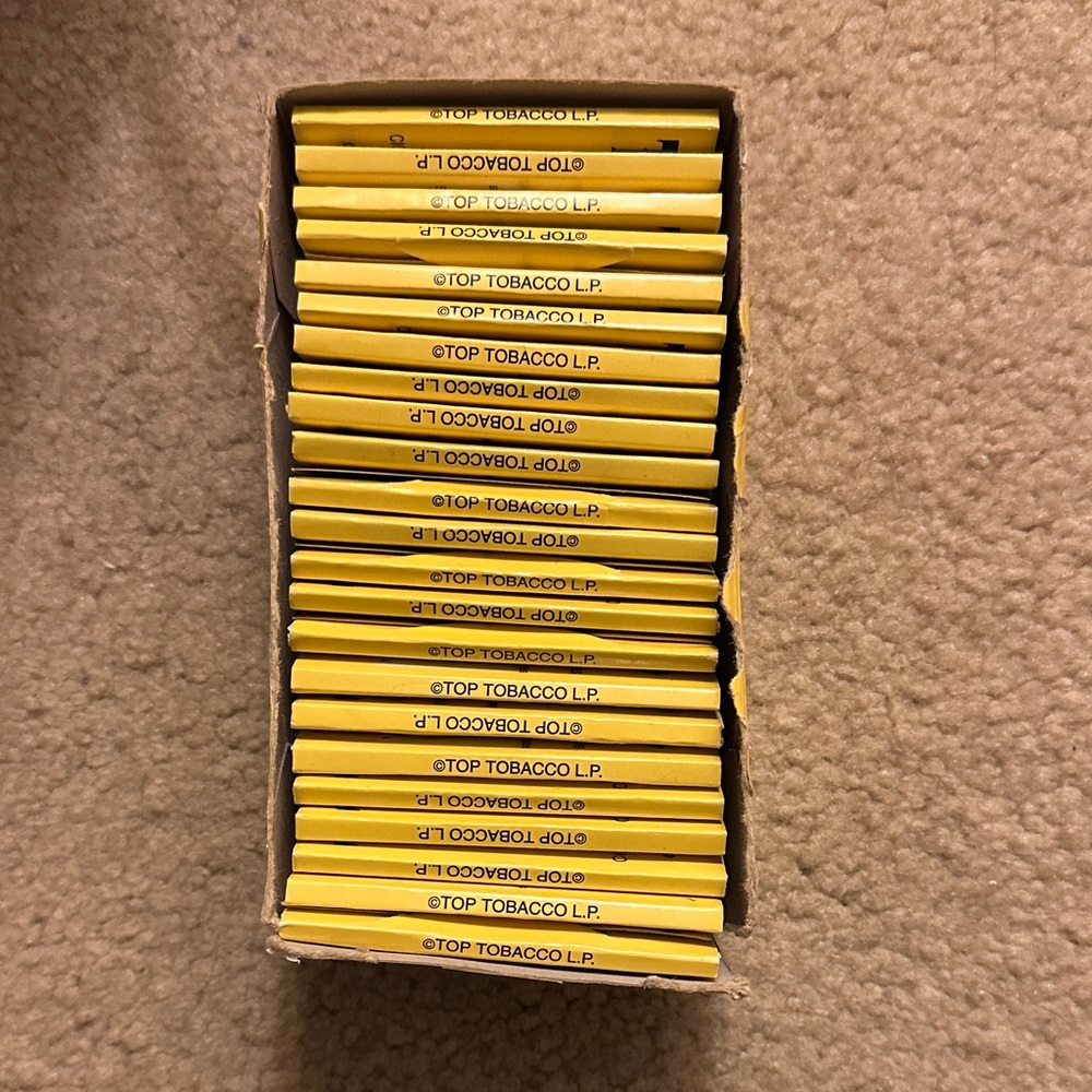Top Yellow papers Lot - TOP TOBACCO L.P. 23 packs